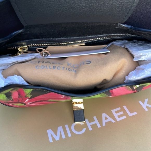 Michael Kors Collection Bancroft Medium Daisy Calf Leather Shoulder Bag - Picture 8 of 9